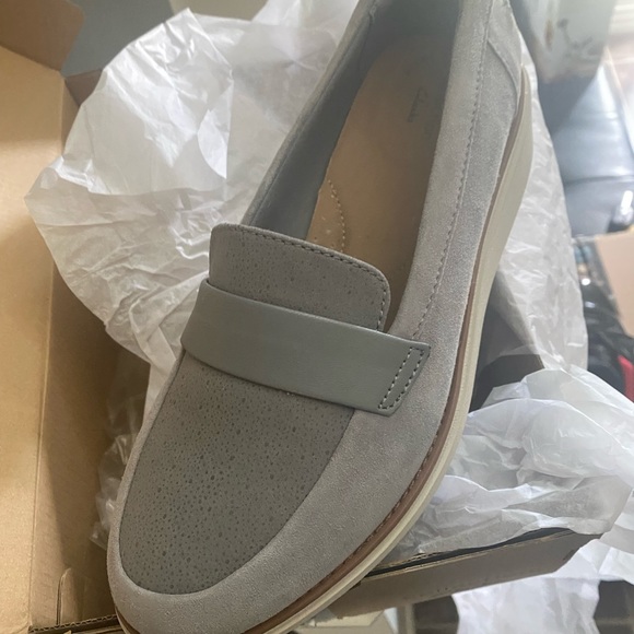Clarks grey shoe. New in box. - Picture 5 of 5